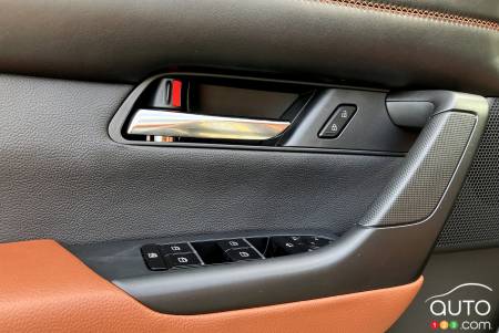 2023 Mazda CX-50 - door